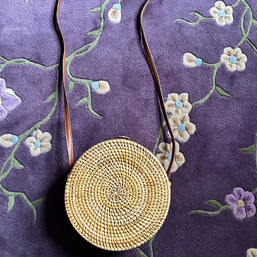Round rattan crossbody bag